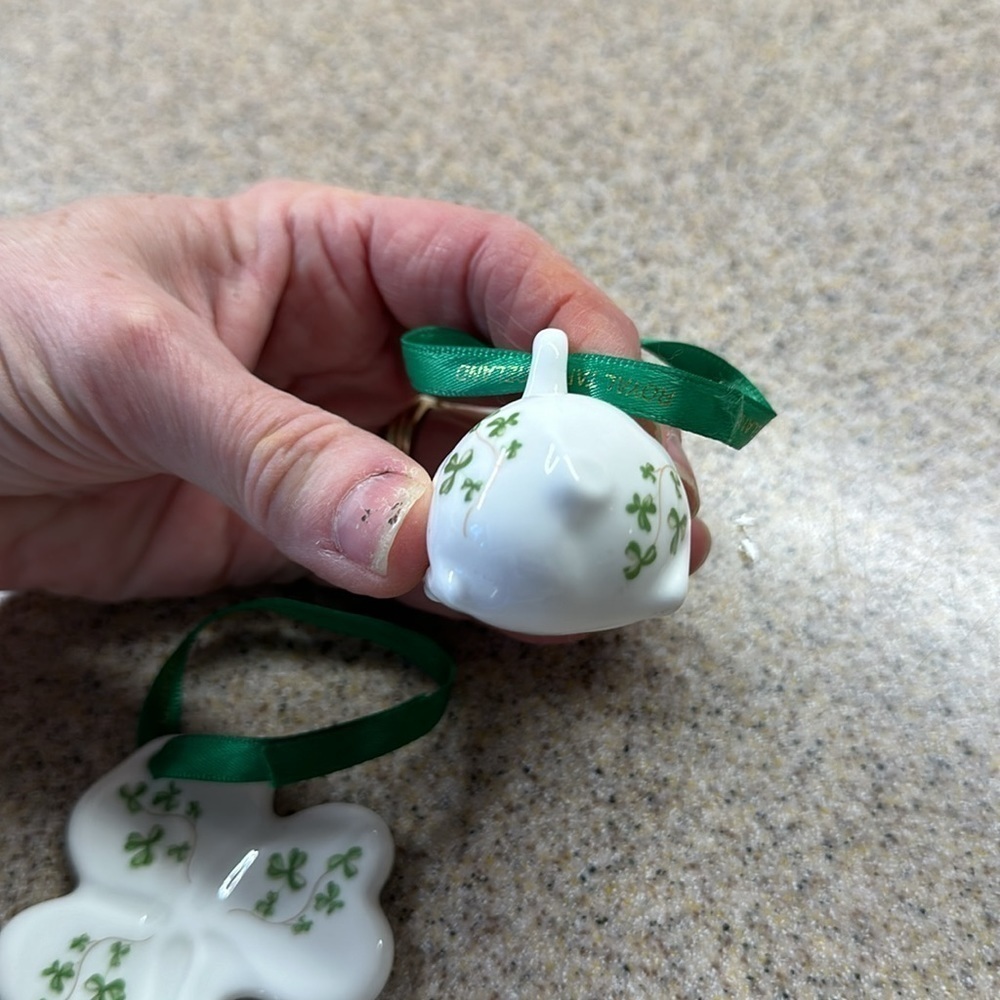 Royal Tara shamrock ornaments made in Ireland clover and pig bone china - Picture 7 of 7